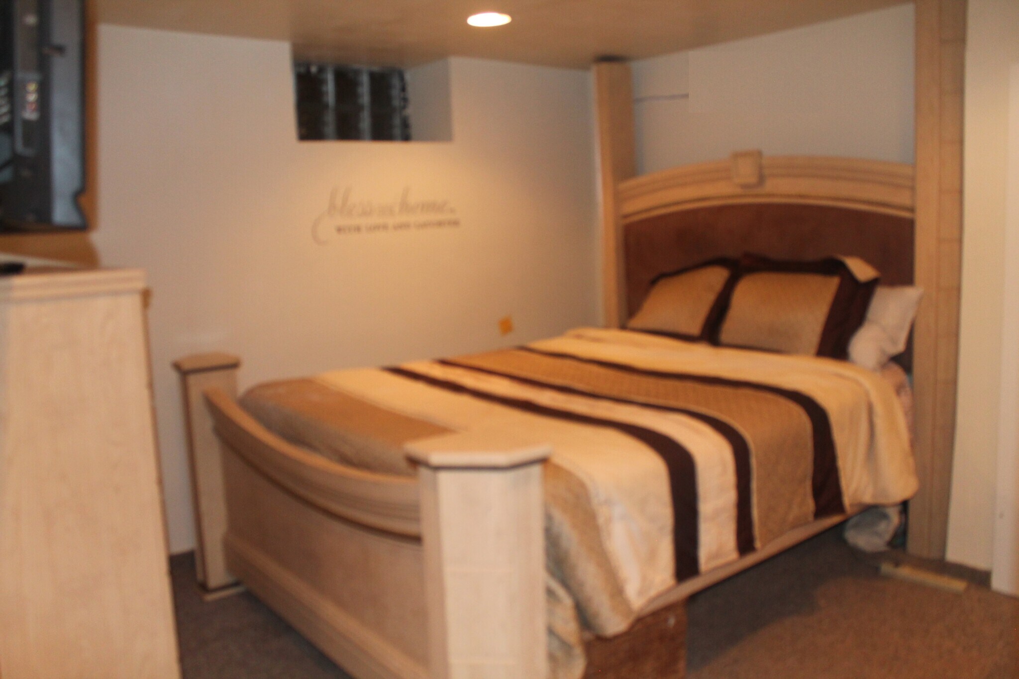 Building Photo - 2216 Georges Ln