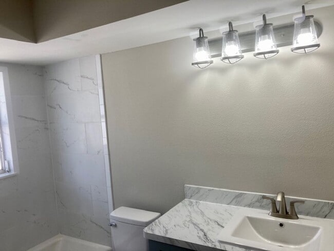 Building Photo - Islands Community Condo