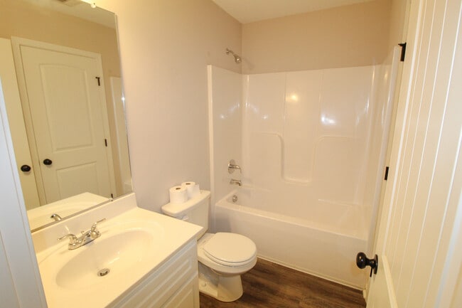 Building Photo - 432 Andover Dr