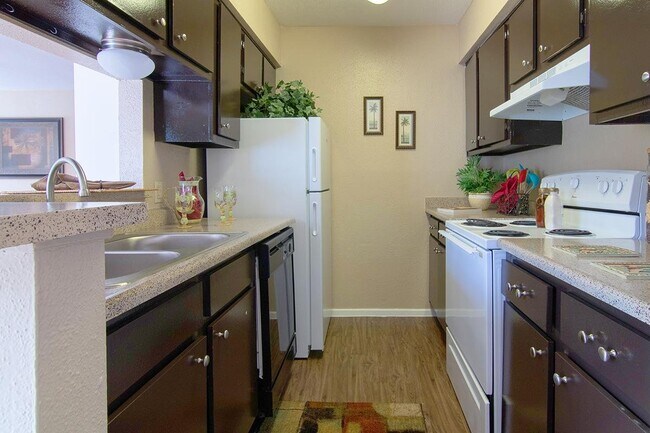 Building Photo - 4800 Lamonte Ln