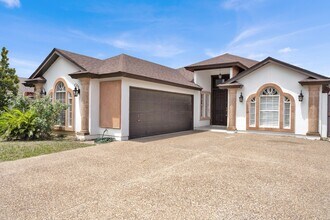 Building Photo - 3 Bed 3 Bath Home in the Laredo's Northside Primavera Subdivision! Available Now!