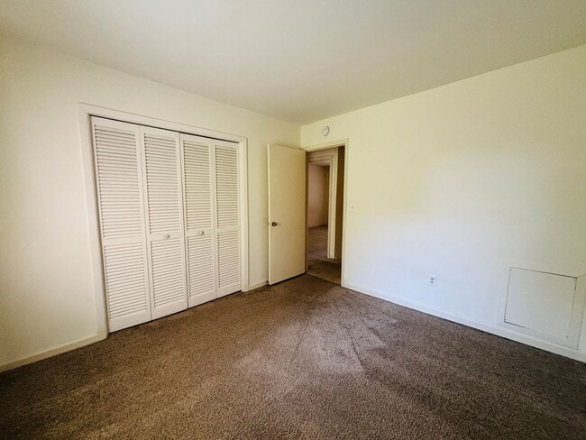 Building Photo - 105 Sherwood Ct