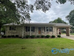 Building Photo - 909 Cooper Ln SW