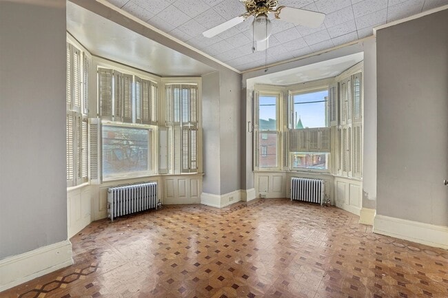 Building Photo - Spacious 5 Bedroom, 1.5 Bath Home in York, Pa!