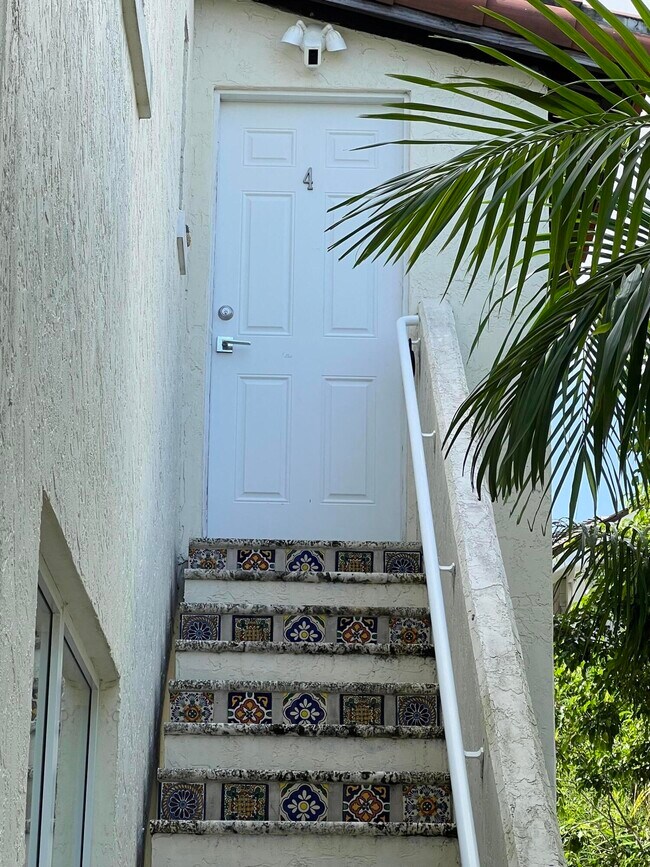 Building Photo - 252 Oleander Ave