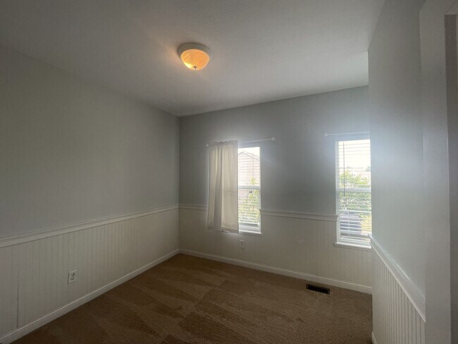 Building Photo - 5597 Lantos Rd
