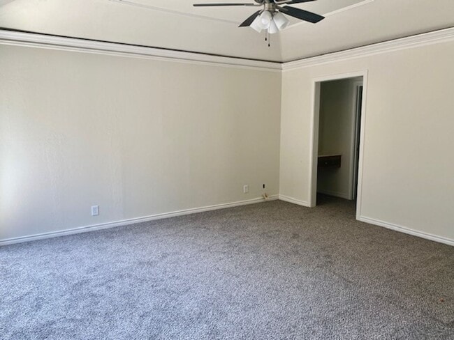 Building Photo - Cambridge Garden Home