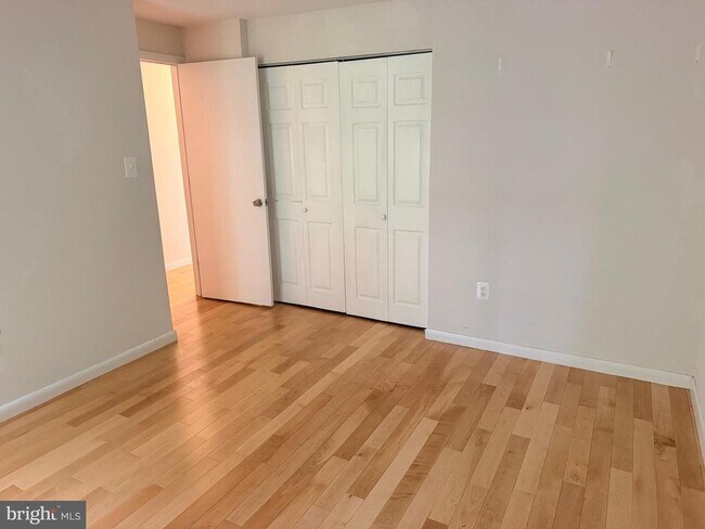 Building Photo - 6062 Hollow Hill Ln