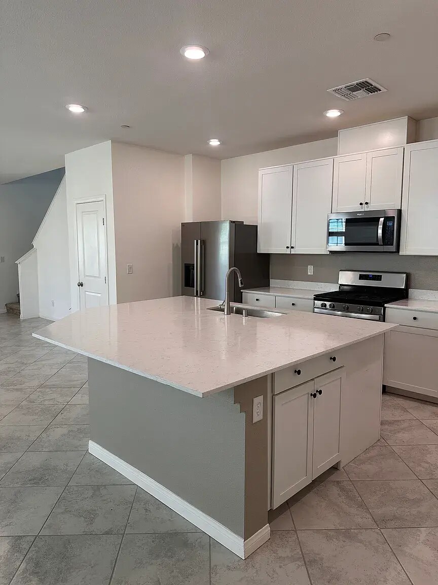 Building Photo - 3270 Trabia Ave