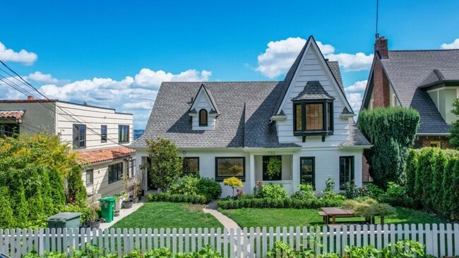 Building Photo - 4Bd/1.75Ba Seattle House