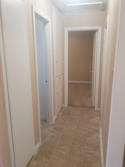 Building Photo - 405 4th Ave