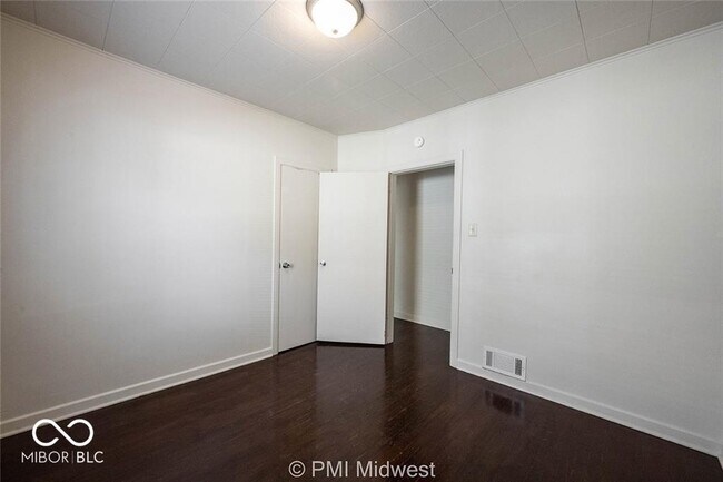 Building Photo - 264 N Holmes Ave