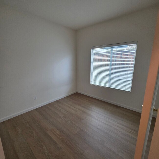 Building Photo - Clayton Single Story 3bd/2ba - Bright open living w/new flooring