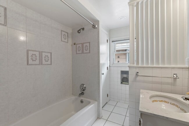 Building Photo - AVAILABLE NOW! Don't miss this amazing 3-bedroom with a RIVERFRONT view in Brackenridge!