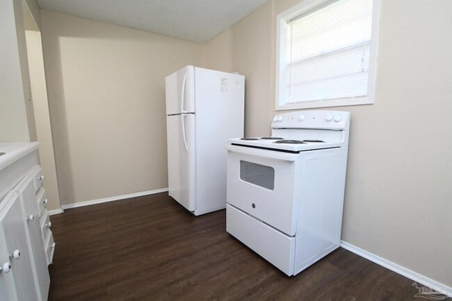 Building Photo - 5 Edgewood Cir