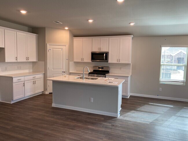 Building Photo - 384 Mohan Dr