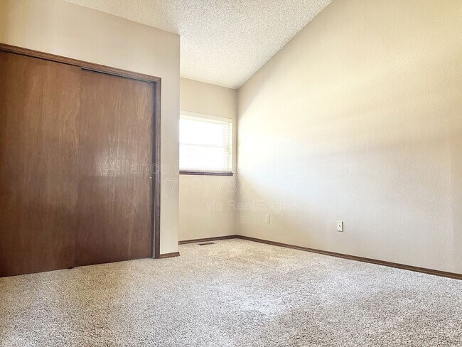 Building Photo - 5589 Tamworth Dr