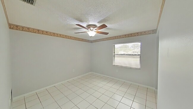 Building Photo - 2131 Ridge Rd S