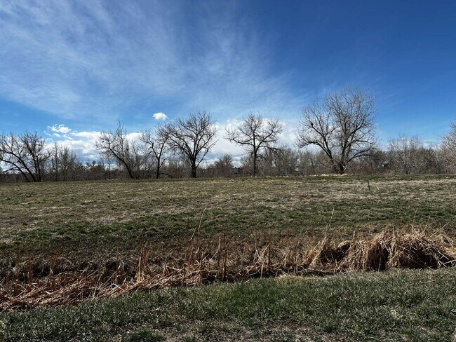 Building Photo - "Charming Home in the Cottonwood Community!"