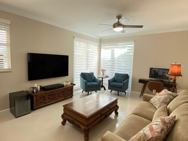 Building Photo - 225 NE 1st St