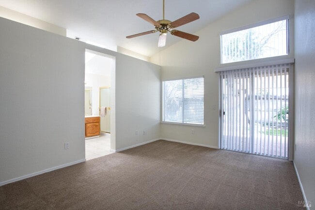 Building Photo - 767 Raven Dr