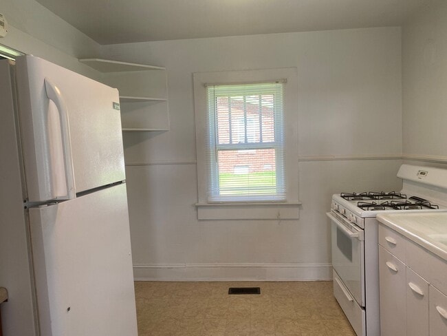 Building Photo - 1317 Highland Dr