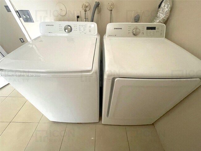 Building Photo - 8135 Southgate Blvd