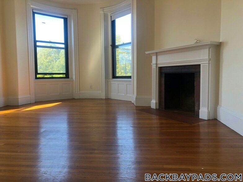 Building Photo - 504 Beacon St