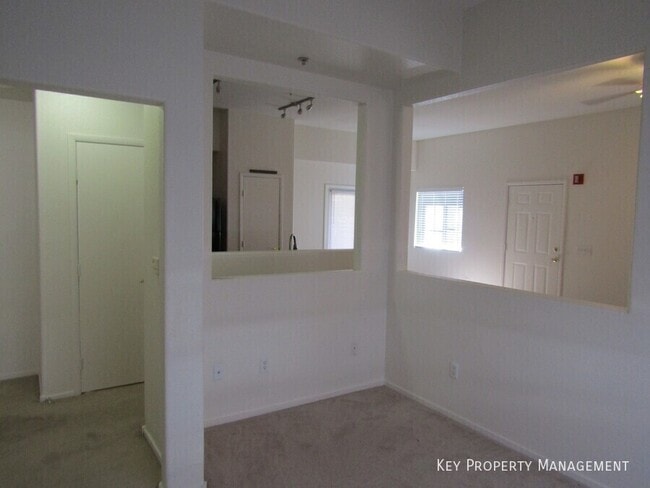 Building Photo - 10245 S Maryland Pkwy