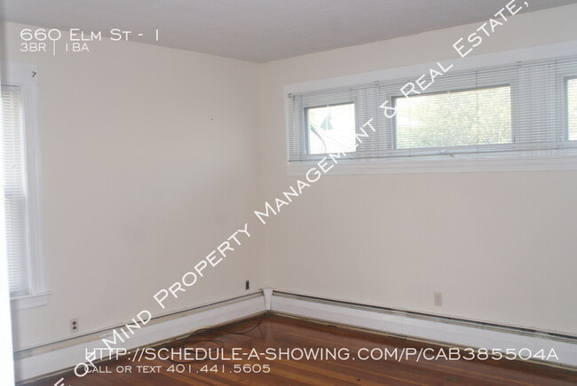 Building Photo - Spacious 3BR First Floor Unit w/ W/D Hooku...