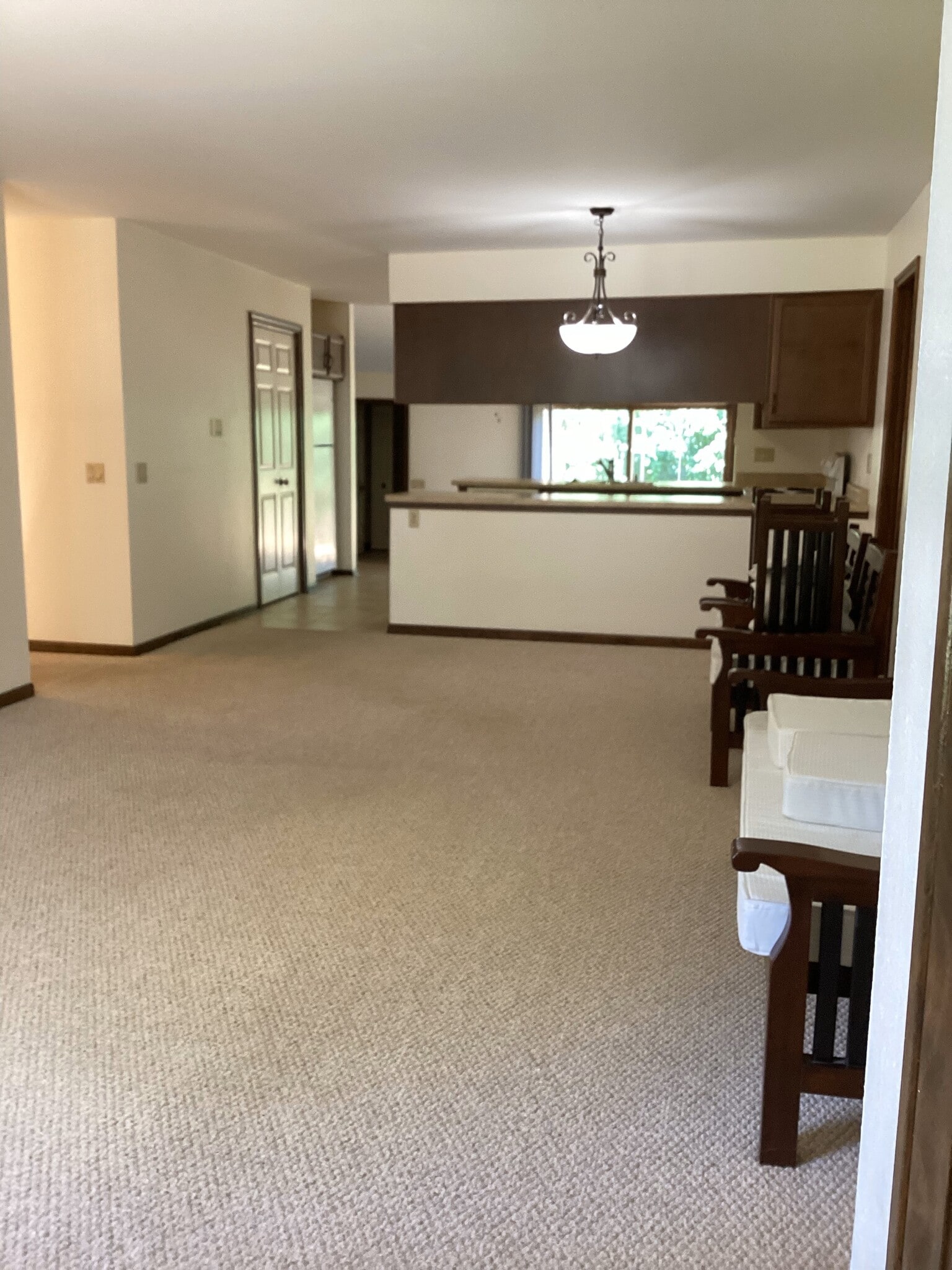 Large living room with natural light - 5826 Highland Ter
