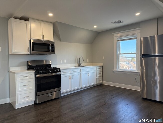 Building Photo - 7 Burritt Ave