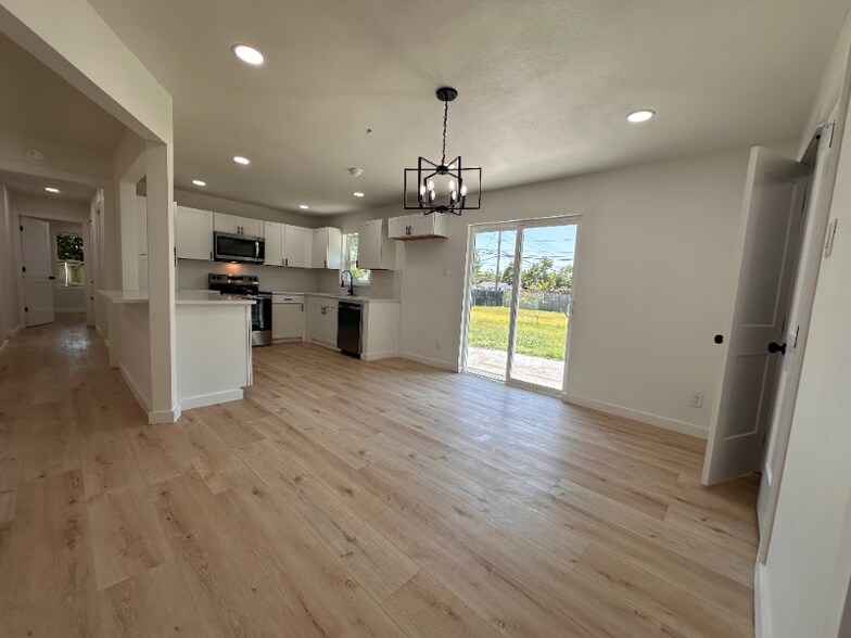 Primary Photo - 11380 Lanewood Cir
