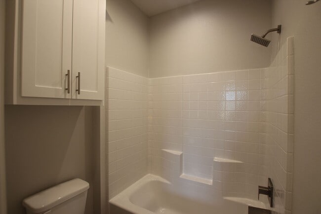 Building Photo - Luxury 3 Bedroom 2 Bath Townhomes in Bulla...