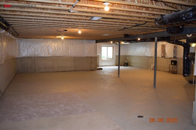 Building Photo - 49603 Shoreline Dr