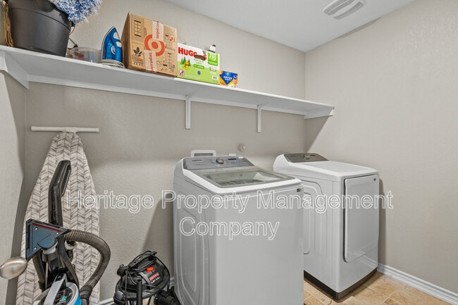 Building Photo - 1915 Overlook Knoll