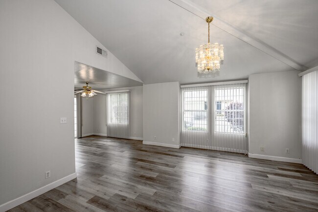Building Photo - 515 S Shelton St