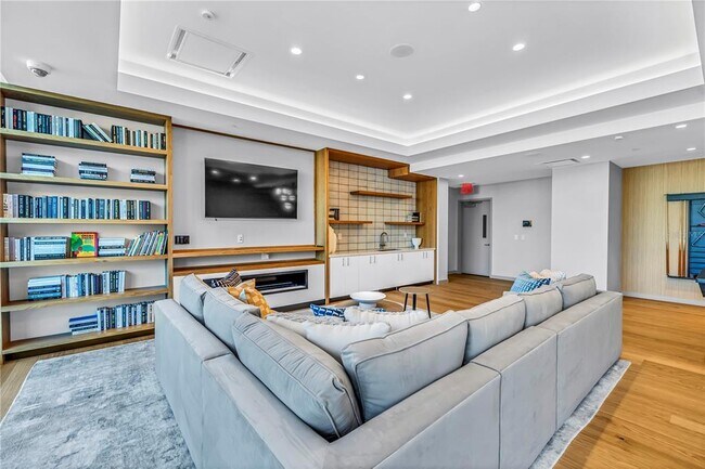 Building Photo - 400 Central Ave