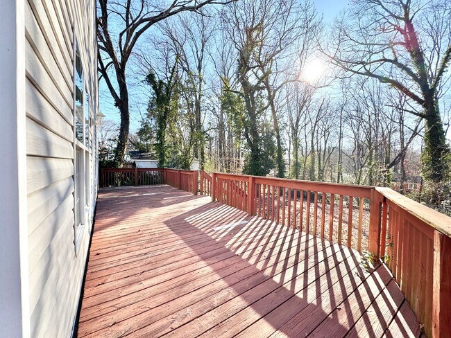 Building Photo - Spacious 4 Bedroom Located in Garden Homes