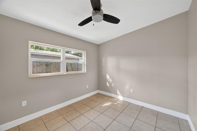 Building Photo - 2245 17th Ave S