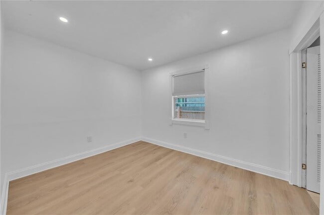 Building Photo - 314 W Frances Ave