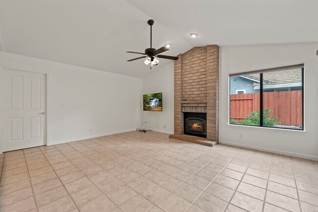 Building Photo - Single-Story El Dorado Hills Home with Vau...