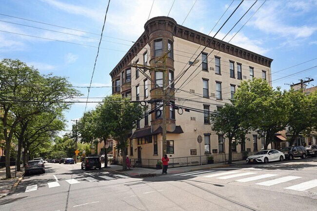 Building Photo - 193 Ogden Ave.