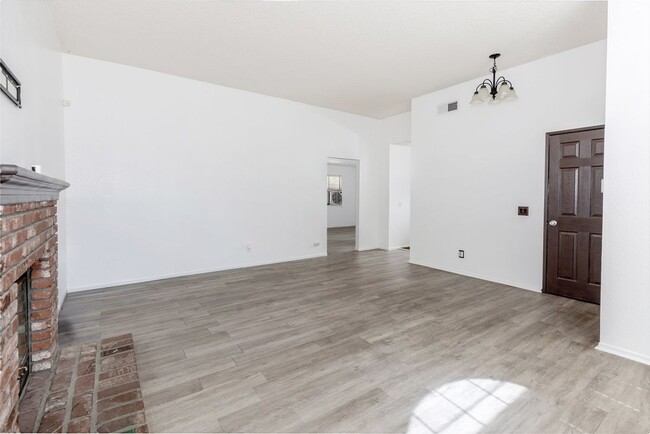 Building Photo - 43111 Weyand Ct
