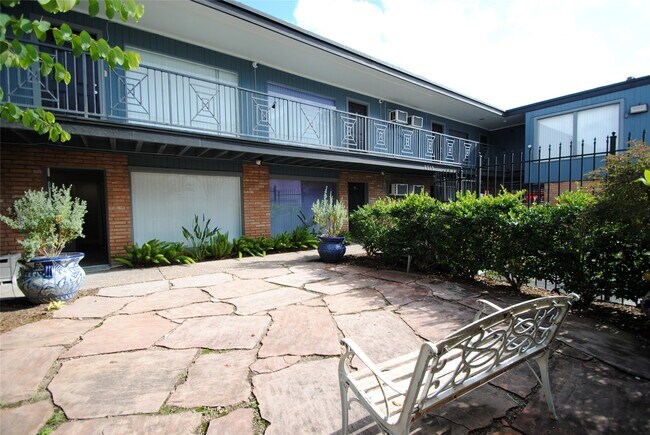 Building Photo - 2515 Yoakum Blvd