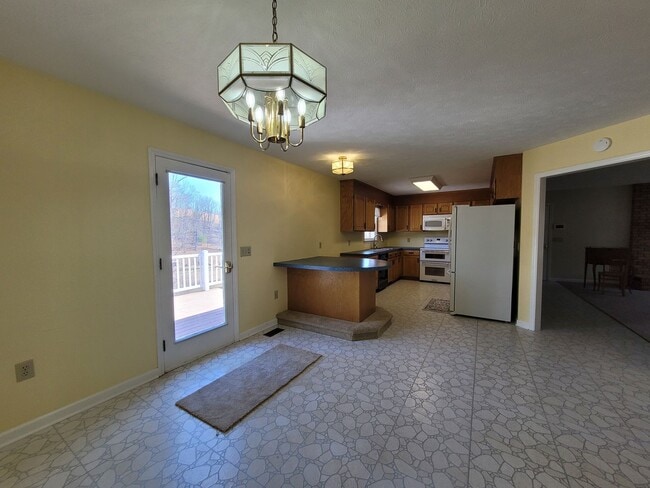 Building Photo - Nice Brick Home in Mount Airy