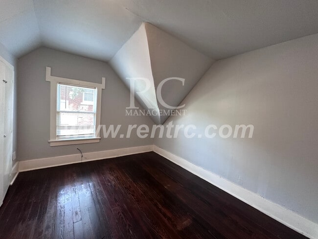 Building Photo - 1501 Walnut-