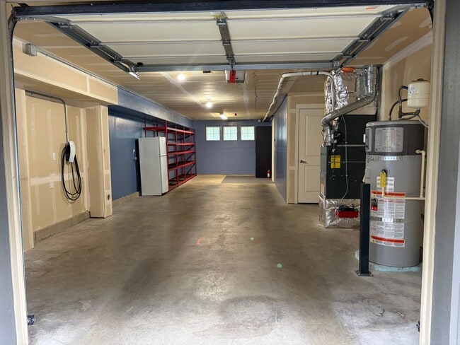 Building Photo - Amazing 2Bed/2.5 Bath Townhome in West Seattle!