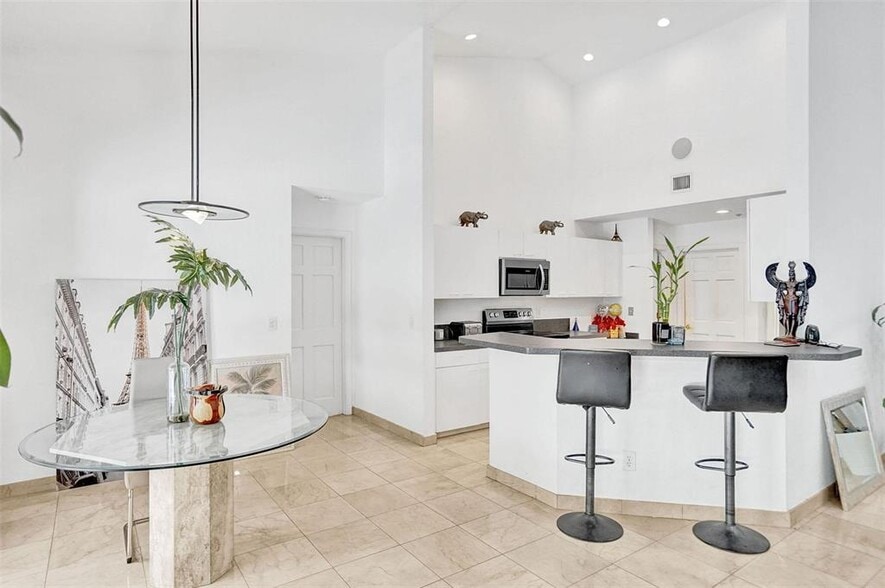 Building Photo - 6512 NW 54th Ct