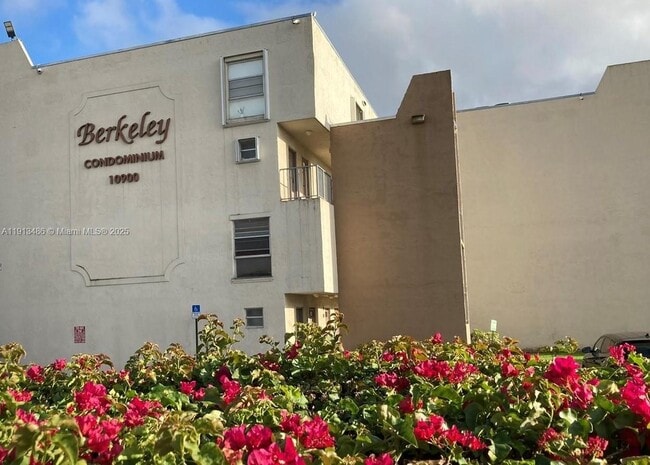 Primary Photo - 10900 SW 104th St